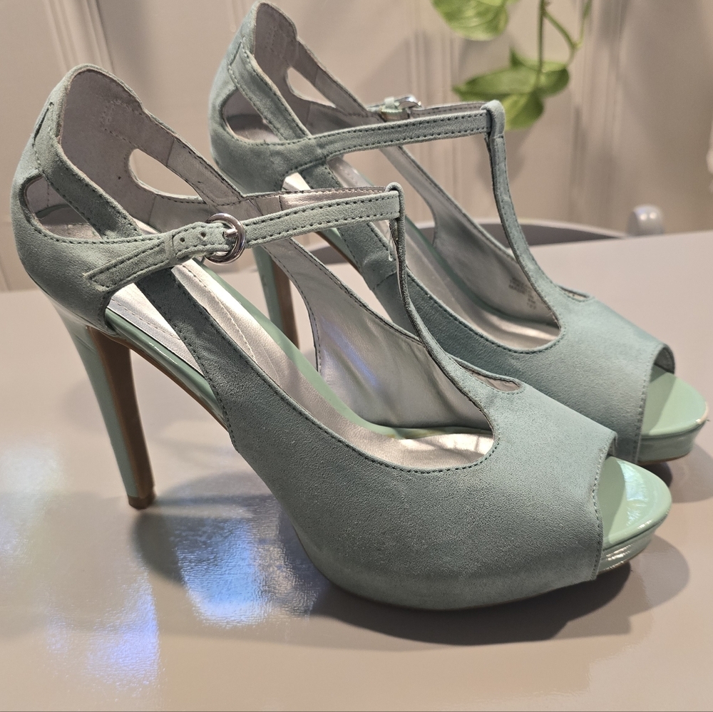 Elegant Mint Green Peep-Toe Heels